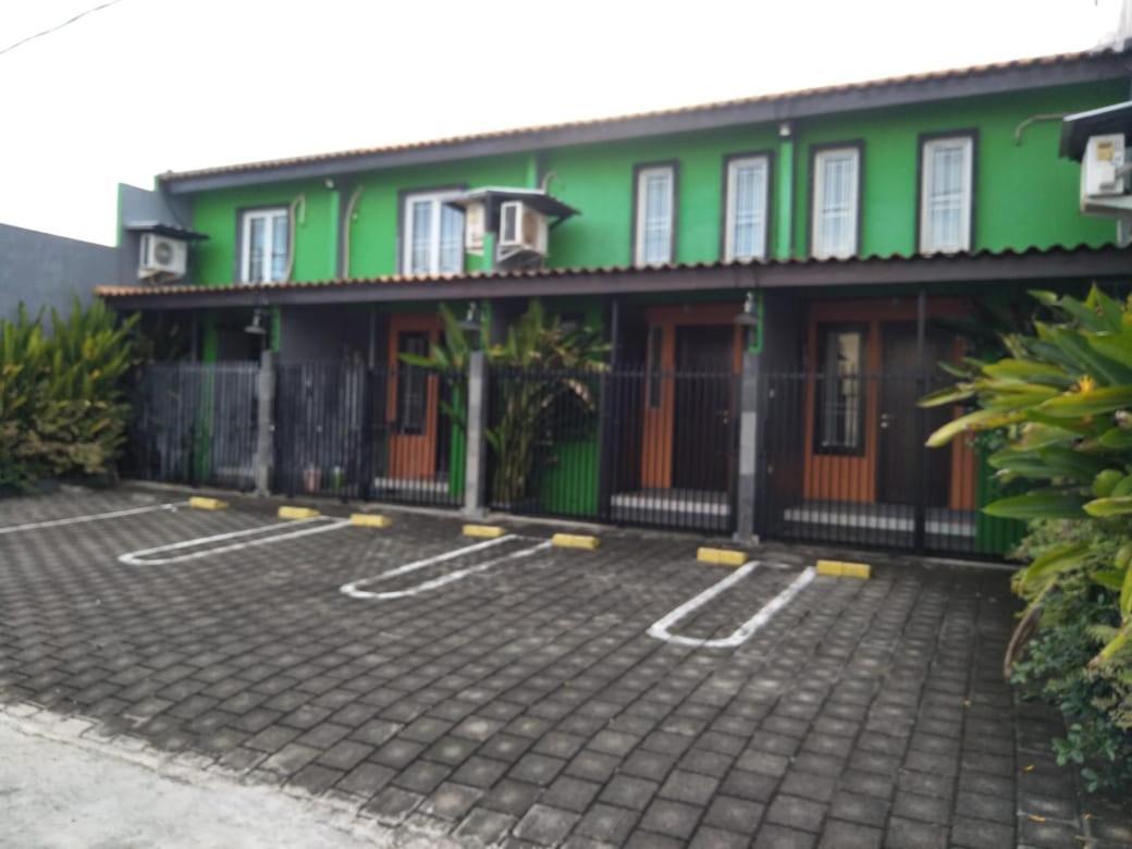 Titan'S Greenhouse Banyuwangi  Zimmer foto